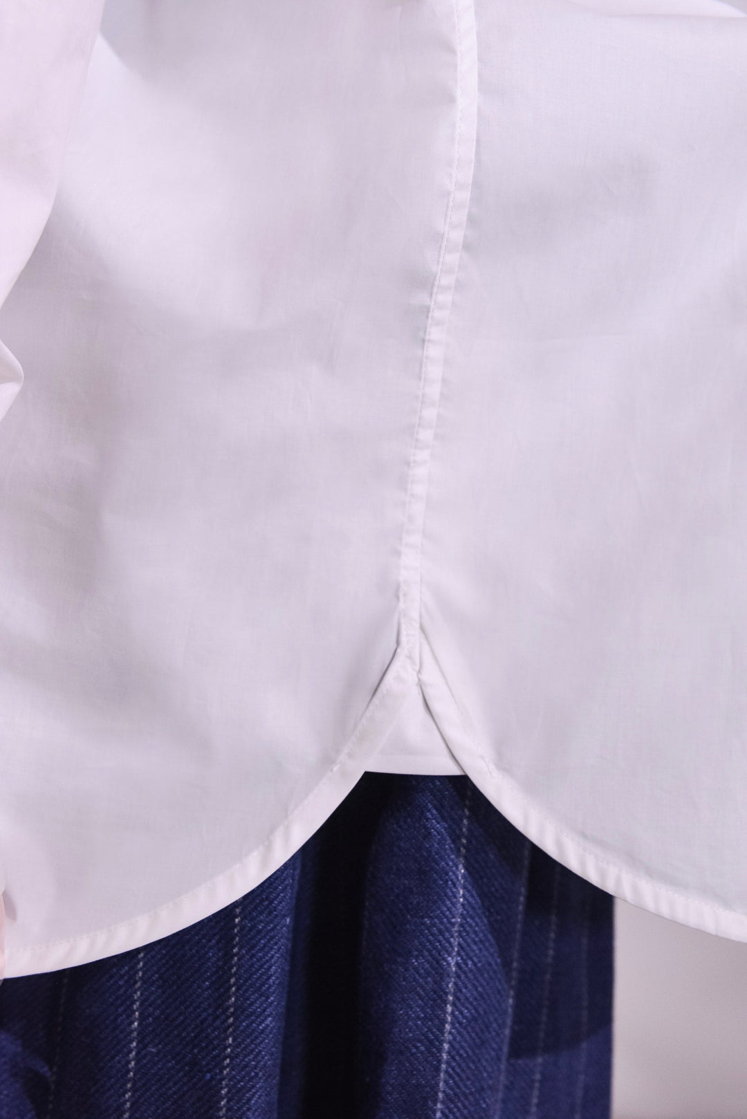 Refined Oscar Shirt made from 100% organic cotton with a crisp paper-touch finish, featuring minimalist design, clean lines, and classic collar. Handmade by House of Nomad Stories in Italy’s Piedmont region, combining sustainable luxury, fine tailoring, and timeless style.