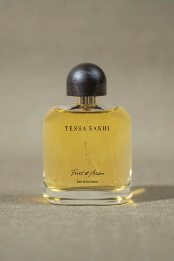Bottle of Forêt d’Ambre – Eau d’Automne by Tessa Sakhi, a unisex amber and woody Eau de Parfum with notes of white pepper, patchouli, labdanum, tonka bean, and musk. A balancing and soothing fragrance curated by House of Nomad Stories.