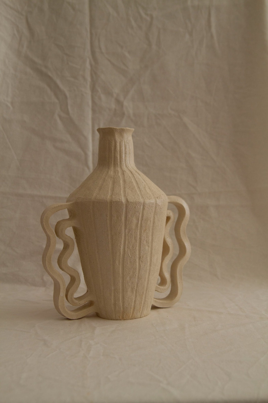 Amphora Le Grand Double Vagues by Clandestine Céramique, part of the House of Nomad Stories selection, handbuilt in chamotte clay with wavy double handles and engraved vertical stripes.
