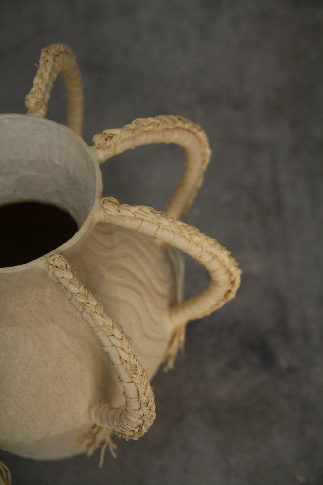 Amphora Ondas by Clandestine Céramique, handbuilt in sandy clay with engraved wave patterns and eight braided raphia handles, part of the House of Nomad Stories selection.