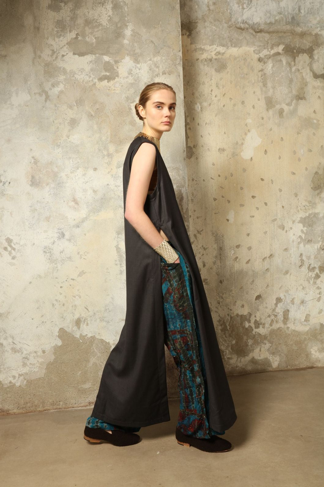 Model is wearing the Athen Twill Tunic Dress by House of Nomad Stories, styled as an elongated layered piece with a relaxed silhouette and open sides.