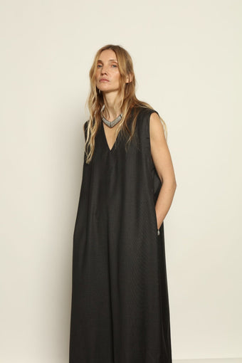 Model is wearing the Athen Twill Tunic Dress by House of Nomad Stories, styled as an elongated layered piece with a relaxed silhouette and open sides.