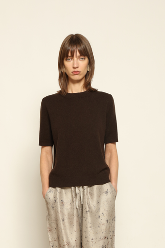 Model wearing the Chocolate Natascha Round Neck Cashmere Pullover by House of Nomad Stories, crafted from 100% Inner Mongolia cashmere, featuring a relaxed fit, smooth texture, and sustainable luxury knitwear in rich chocolate tone