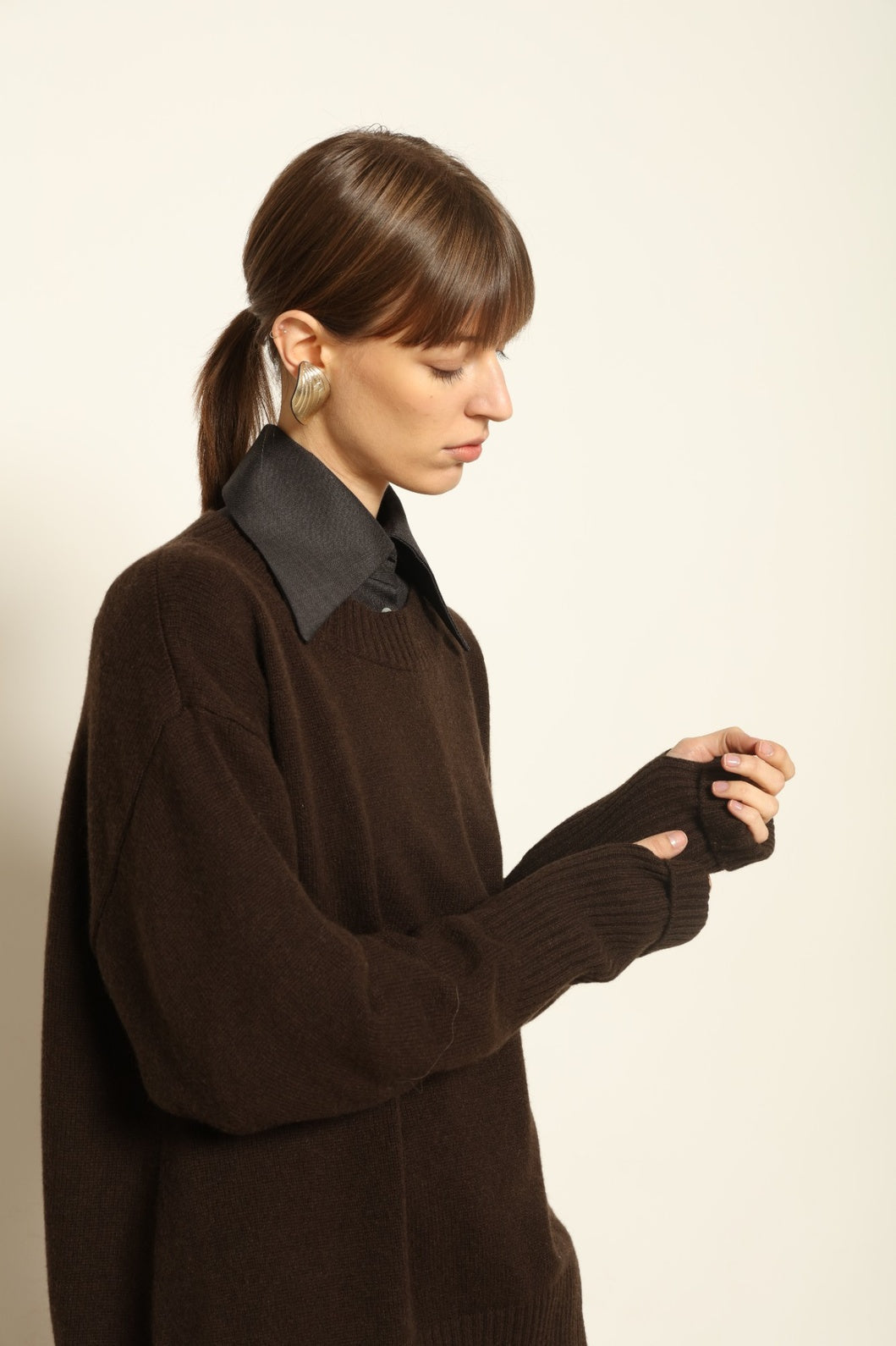 Model wearing the Chocolate Noemi Round Neck Cashmere Pullover by House of Nomad Stories, made from 100% pure Inner Mongolia cashmere, featuring a deep chocolate tone, soft texture, relaxed fit, and sustainable luxury craftsmanship