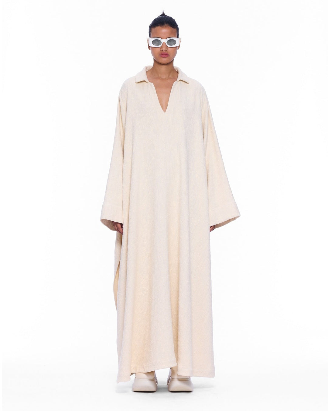 V-Neck Ecru Caftan by Marrakshi Life, handcrafted in Marrakesh with a soft ecru tone, flowing silhouette, wide sleeves and a clean V-neckline.