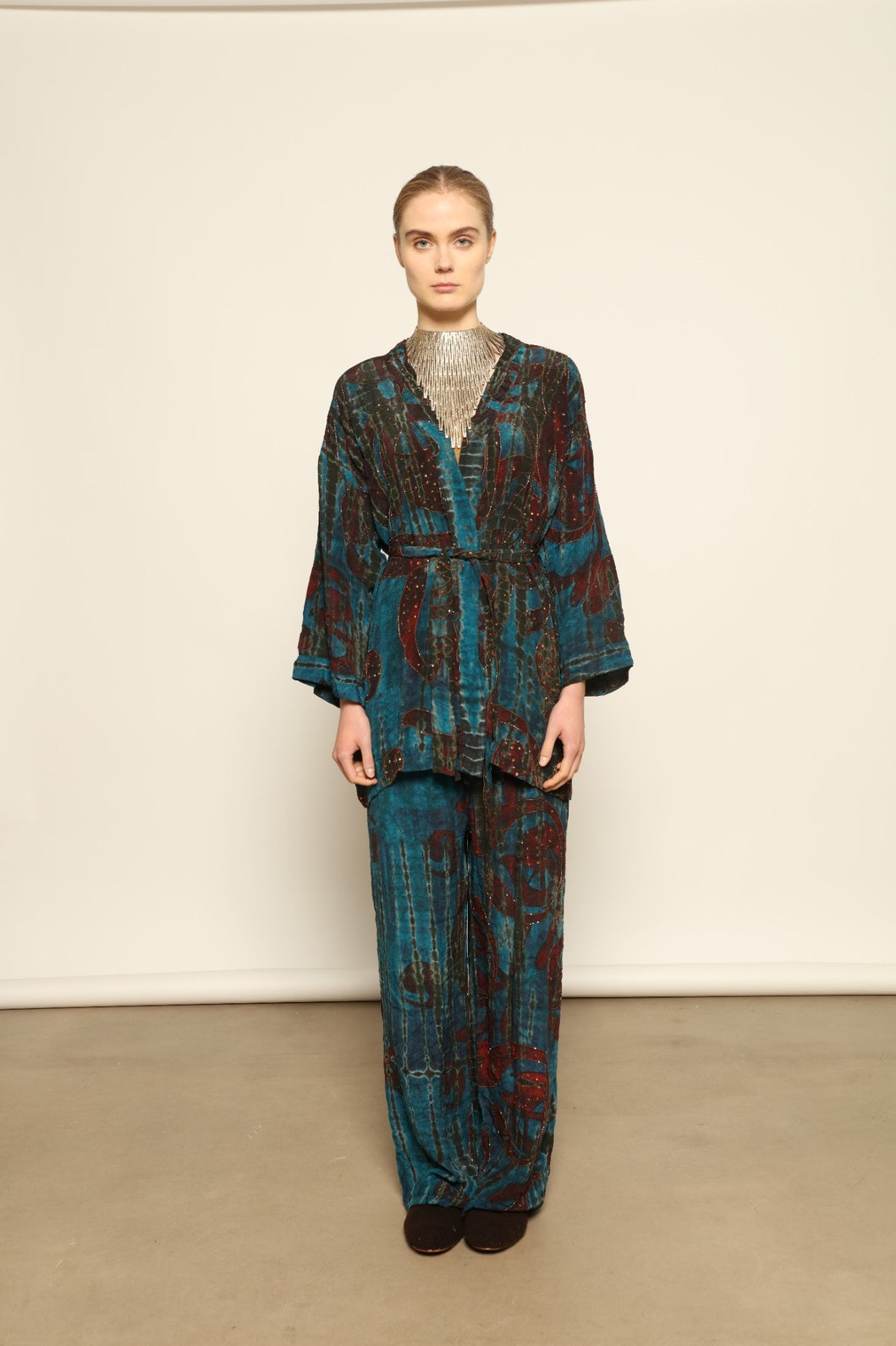 Model is wearing the Gorana Cobalt Timber Kimono Suit by House of Woven Stories, crafted from 100% pure silk with re-wearable sari fabric, featuring a relaxed kimono silhouette and intricate patterns for timeless elegance.