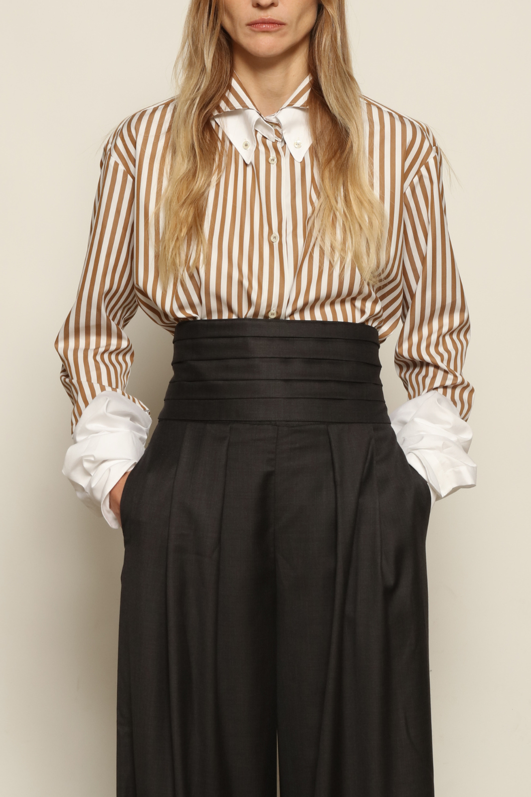 Model is wearing the Sergey Anthracite Cummerbund by House of Woven Stories, a sculptural pleated waist belt in deep anthracite designed to define the silhouette with refined elegance.