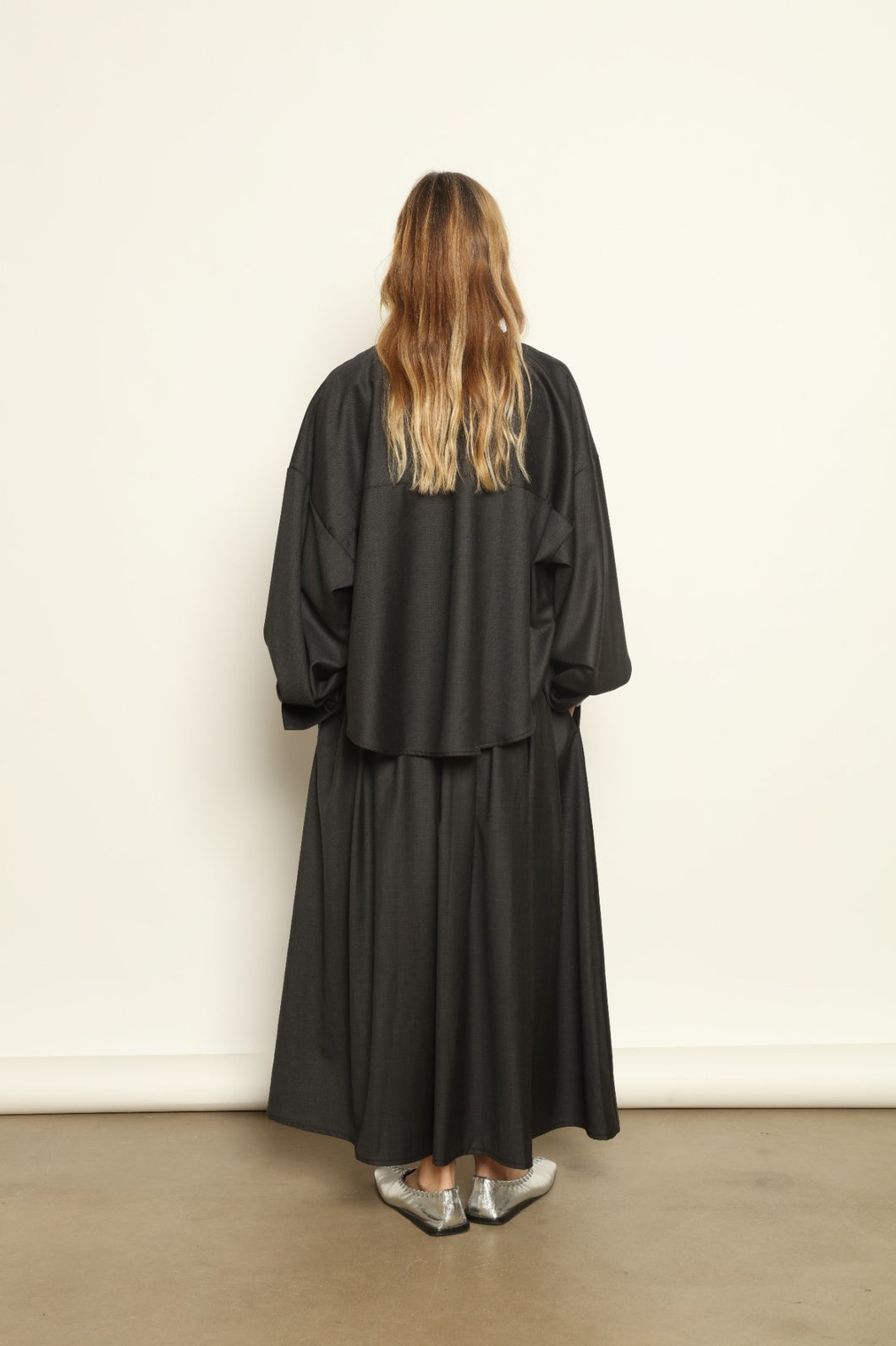 Larissa Super 100% Merino Wool Skirt by House of Nomad Stories – midi-length pleated skirt in soft, luxurious merino wool, tailored in Piemonte, Italy for timeless elegance and comfort.