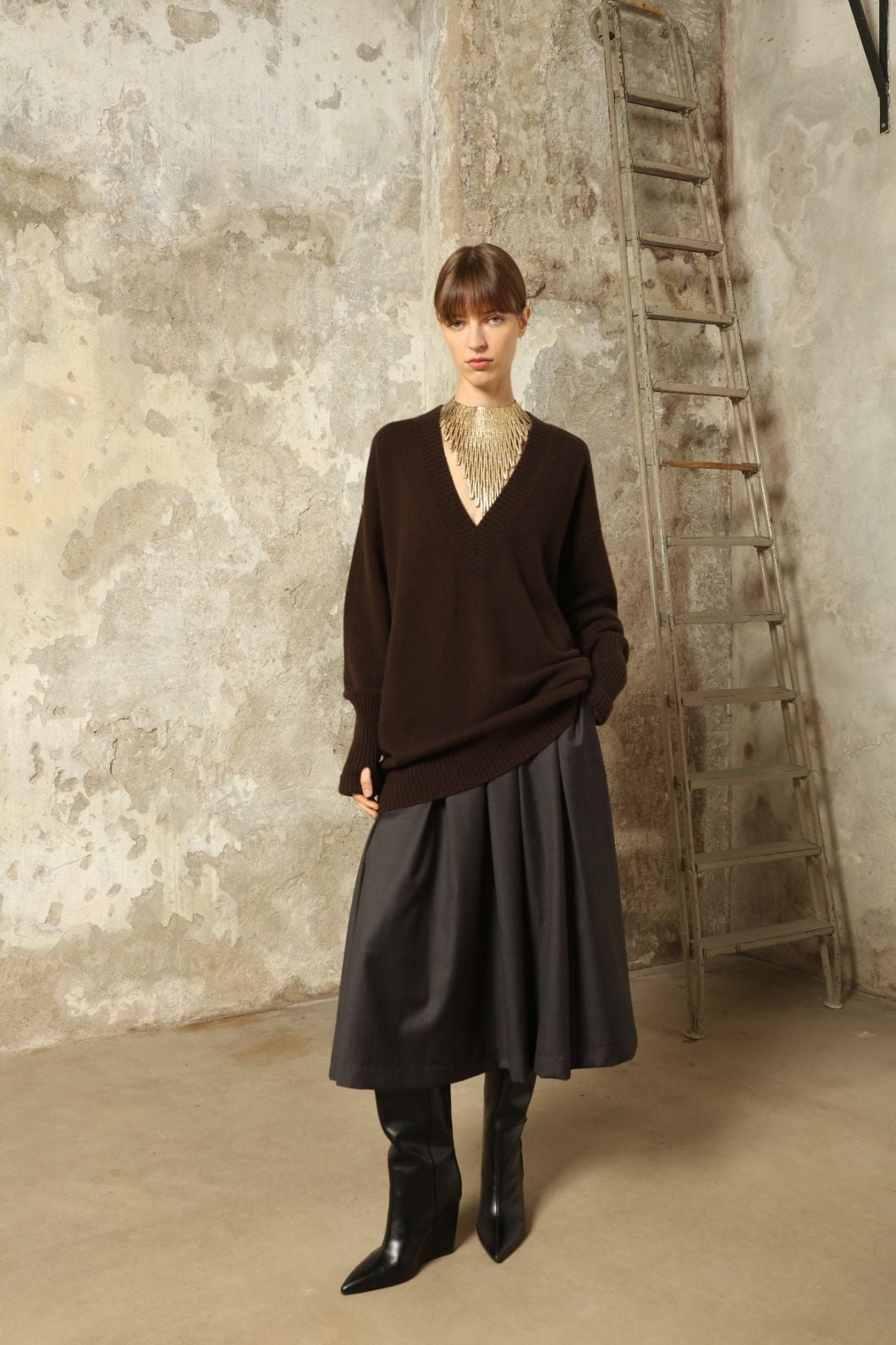 Larissa Super 100% Merino Wool Skirt by House of Nomad Stories – midi-length pleated skirt in soft, luxurious merino wool, tailored in Piemonte, Italy for timeless elegance and comfort.