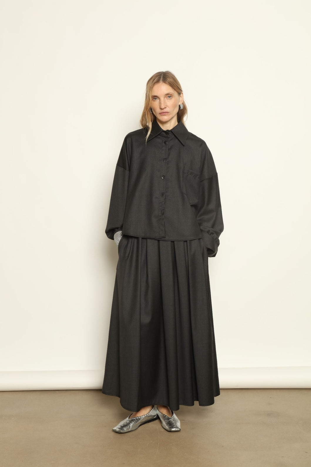 Larissa Super 100% Merino Wool Skirt by House of Nomad Stories – midi-length pleated skirt in soft, luxurious merino wool, tailored in Piemonte, Italy for timeless elegance and comfort.