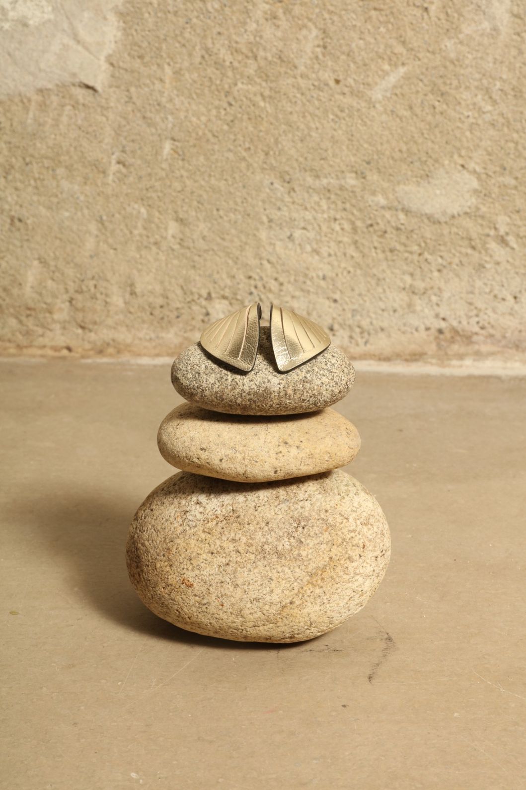 Loto Platinum Earrings by SO-LE STUDIO, part of the curated selection at House of Nomad Stories, handcrafted in Italy from upcycled Ferragamo leather with a platinum finish, inspired by lotus petals and expressing sustainable sculptural elegance.