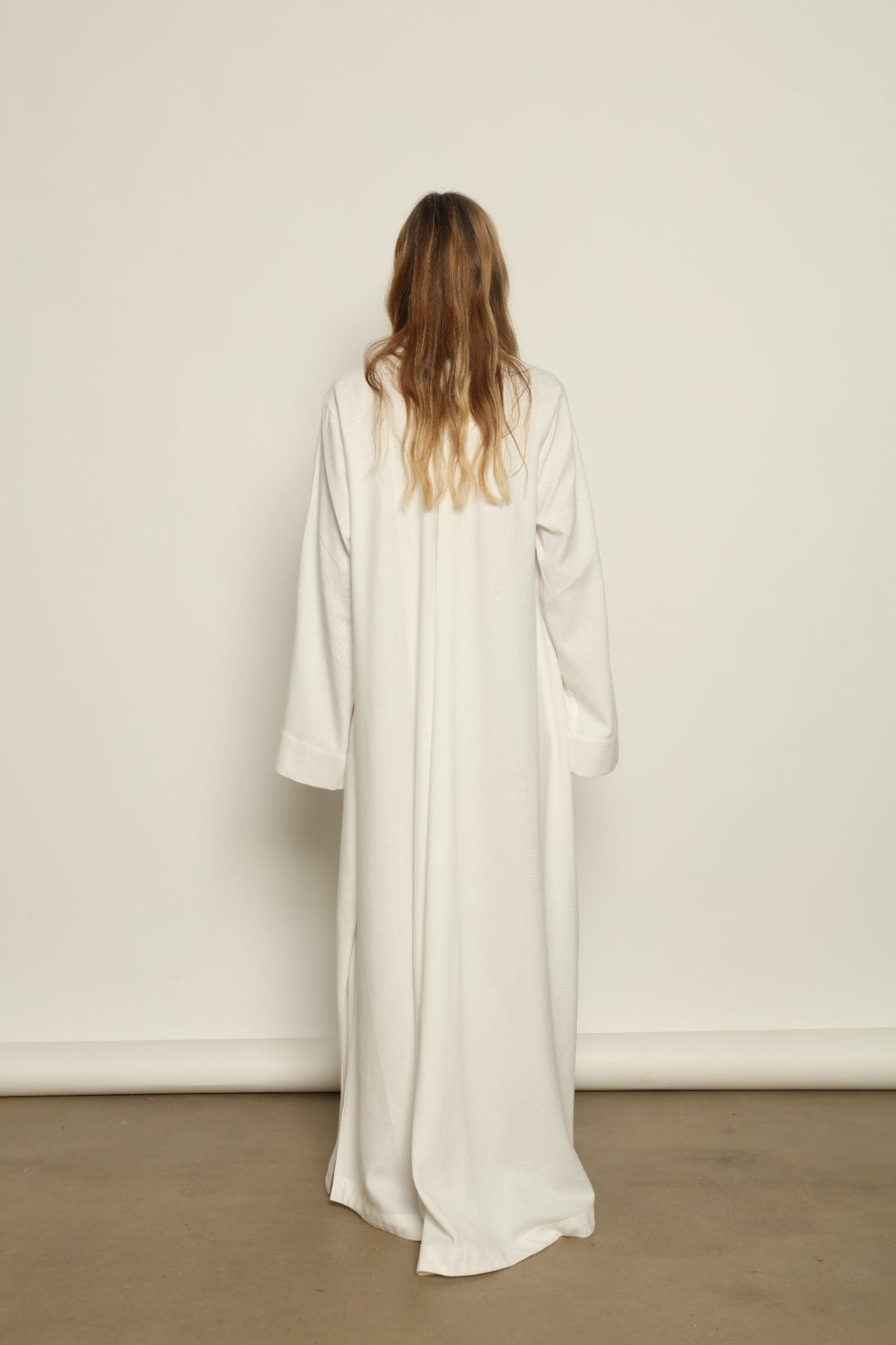 V-Neck Ecru Caftan by Marrakshi Life, handcrafted in Marrakesh with a soft ecru tone, flowing silhouette, wide sleeves and a clean V-neckline.