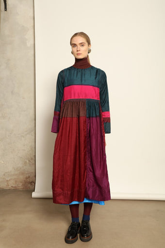 Model is wearing the Miraj 127 Silk Dress by Injiri, handwoven in India from pure silk with a fluid silhouette, soft sheen, and refined artisanal details for timeless elegance.