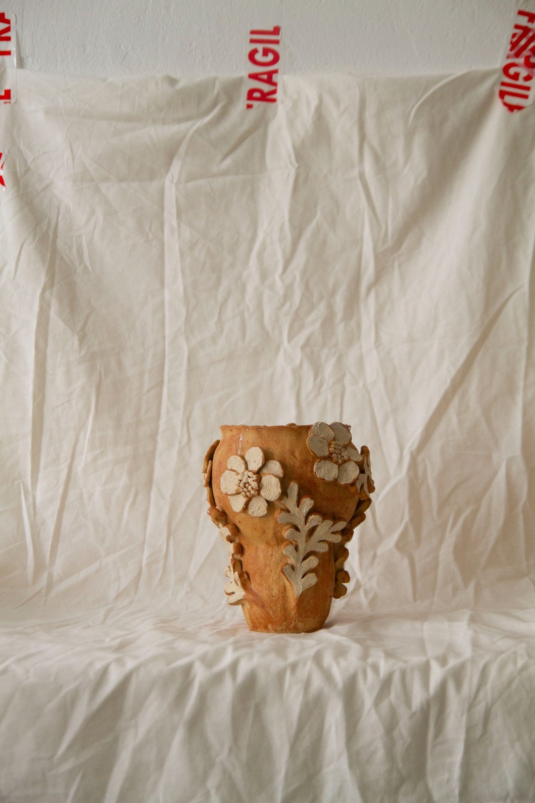 Petit Jardin n.05 by Clandestine Céramique, handmade in warm brown clay with a natural glossy glaze and hand-painted floral motifs, part of the House of Nomad Stories selection.