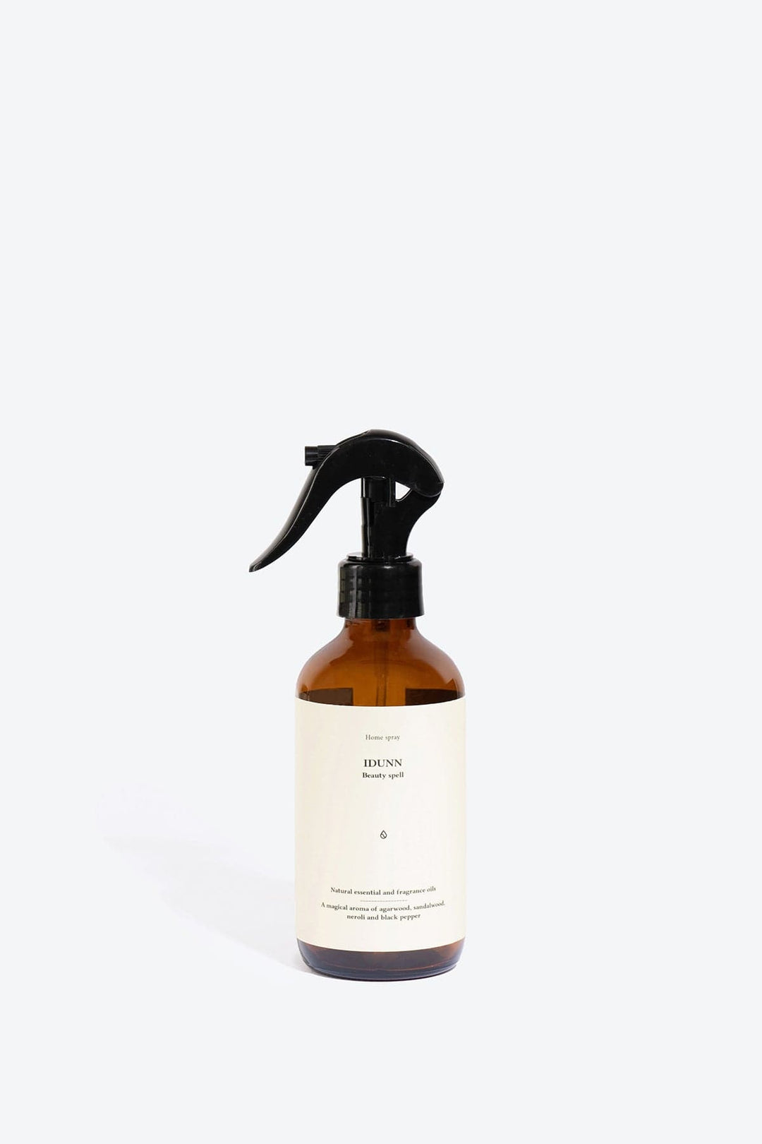 The Idunn Home Spray by Smells Like Spells is a handcrafted ritual fragrance that revives youth, sensuality, and inner vitality through natural ingredients and Norse-inspired magic.