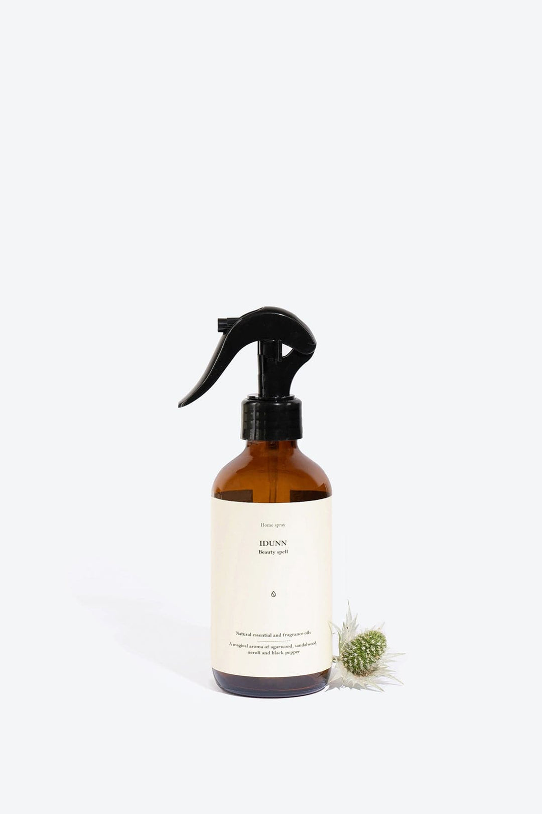 The Idunn Home Spray by Smells Like Spells is a handcrafted ritual fragrance that revives youth, sensuality, and inner vitality through natural ingredients and Norse-inspired magic.
