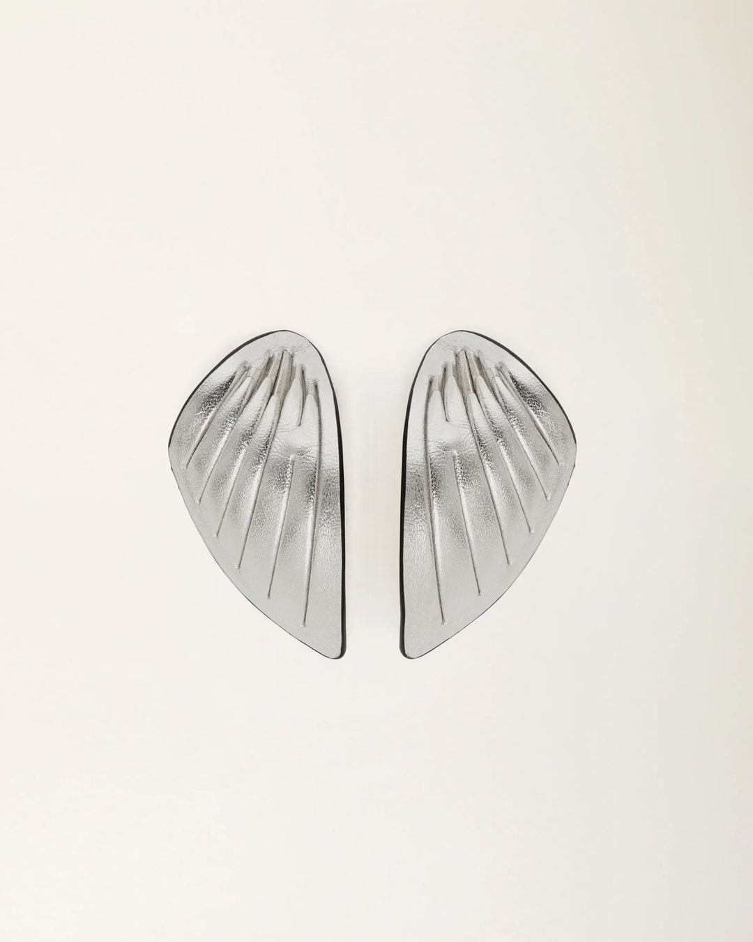 Loto Silver leather earrings by SO-LE STUDIO, handcrafted in Italy from upcycled leather, lotus-inspired sculptural silver-toned design with butterfly fastening for pierced ears