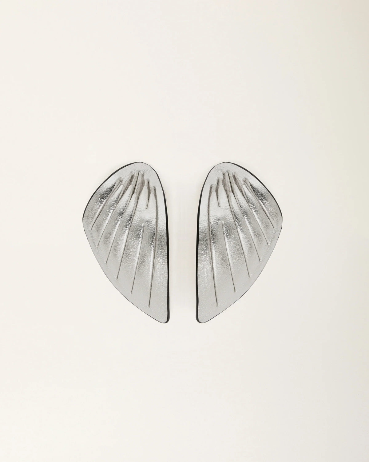 Loto Silver leather earrings by SO-LE STUDIO, handcrafted in Italy from upcycled leather, lotus-inspired sculptural silver-toned design with butterfly fastening for pierced ears