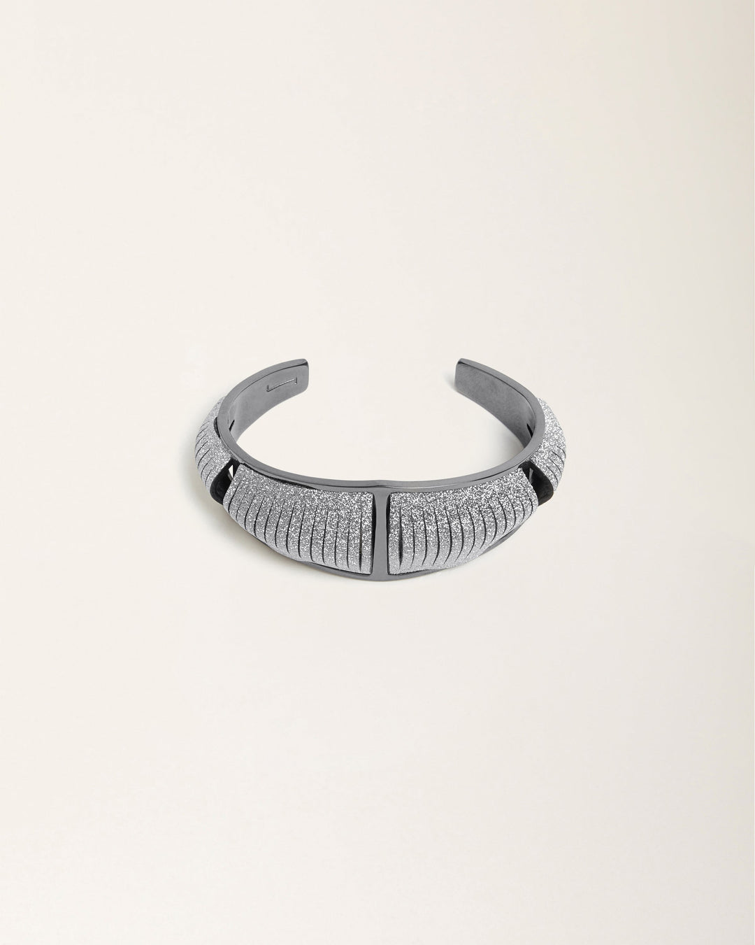 Tetra Crystal Silver leather bracelet by SO-LE STUDIO, part of House of Nomad Stories selection, handcrafted in Tuscany, silver-toned structured design with crystal accents on the wrist