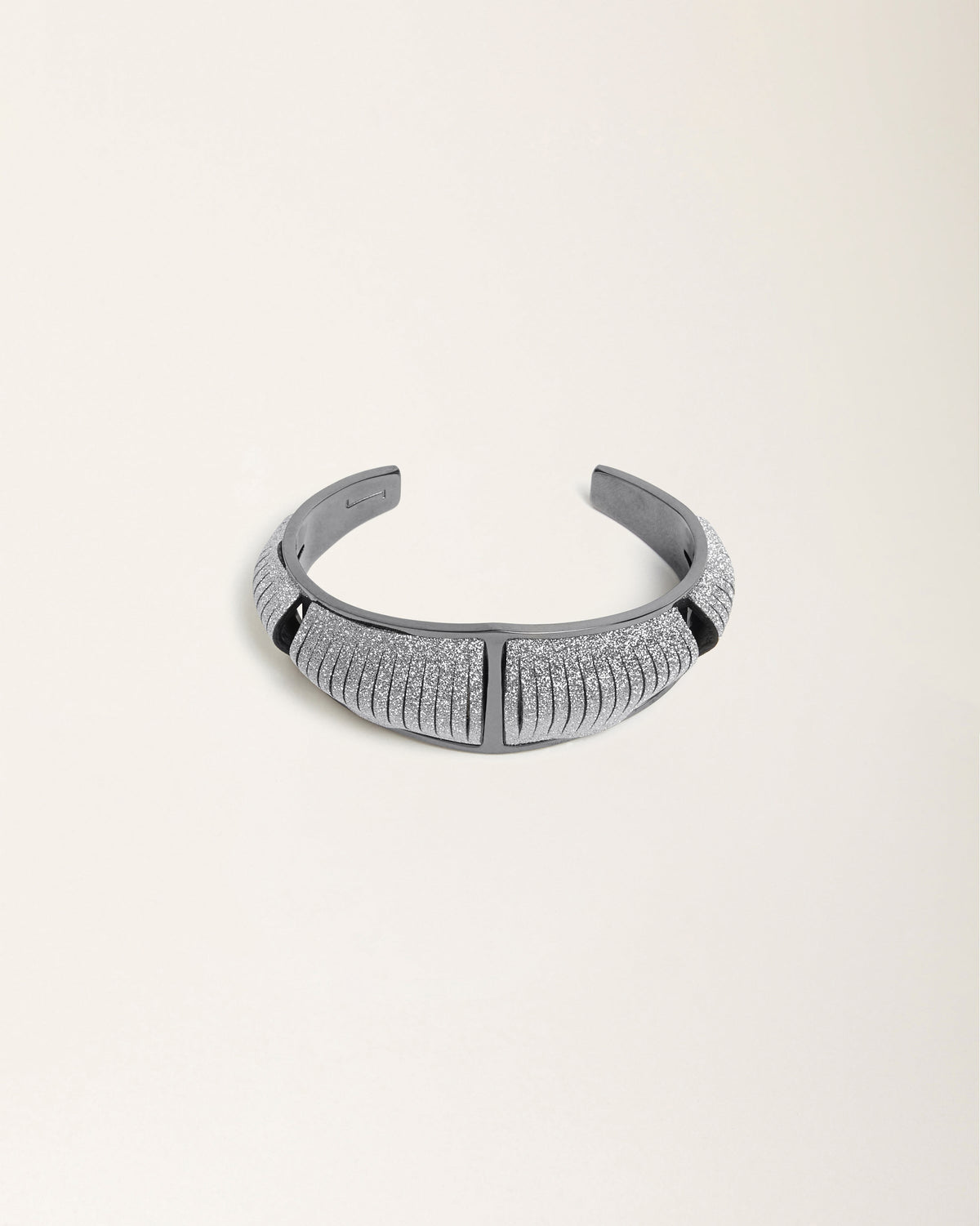 Tetra Crystal Silver leather bracelet by SO-LE STUDIO, part of House of Nomad Stories selection, handcrafted in Tuscany, silver-toned structured design with crystal accents on the wrist